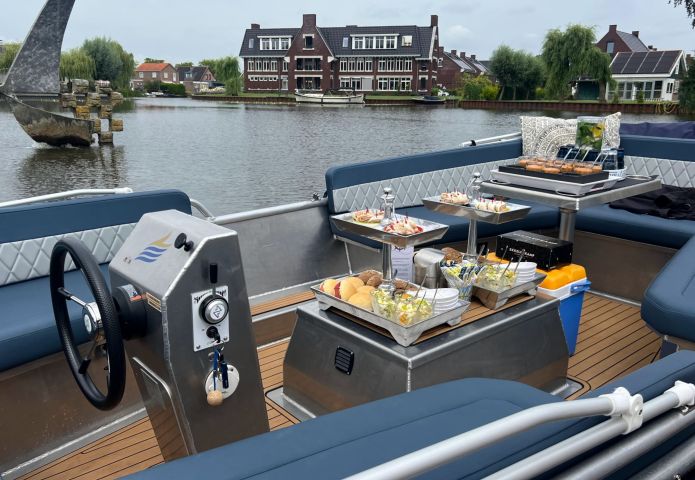 81c84d-lunch-aan-boord.jpg